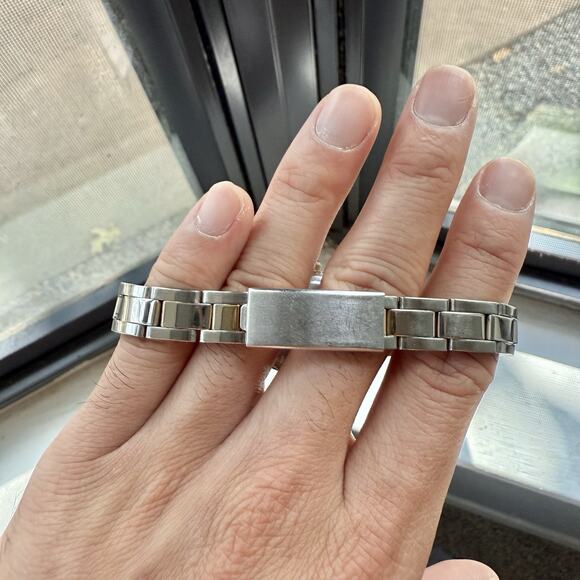 Vintage Geneva Two Tone Gold Silver Ladies Watch Japan Movement Stainless Steel - Picture 8 of 9